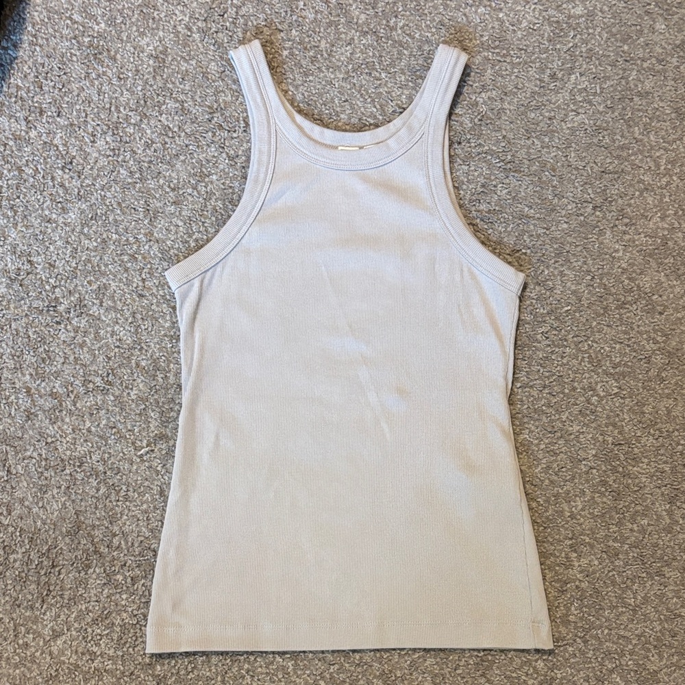 Toteme curved rib tank